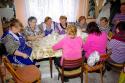 Hradištské ženi u p. Oľgy Habalovej driapu husacie perie.Voľakedy na dedine samozrejmá vec, dnes veľká vzácnosť, alebo iba folklór v rámci obnovovania tradícii. Hradištské ženi u p. Oľgy Habalovej driapu husacie perie.Voľakedy na dedine samozrejmá vec, dnes veľká vzácnosť, alebo iba folklór v rámci obnovovania tradícii.